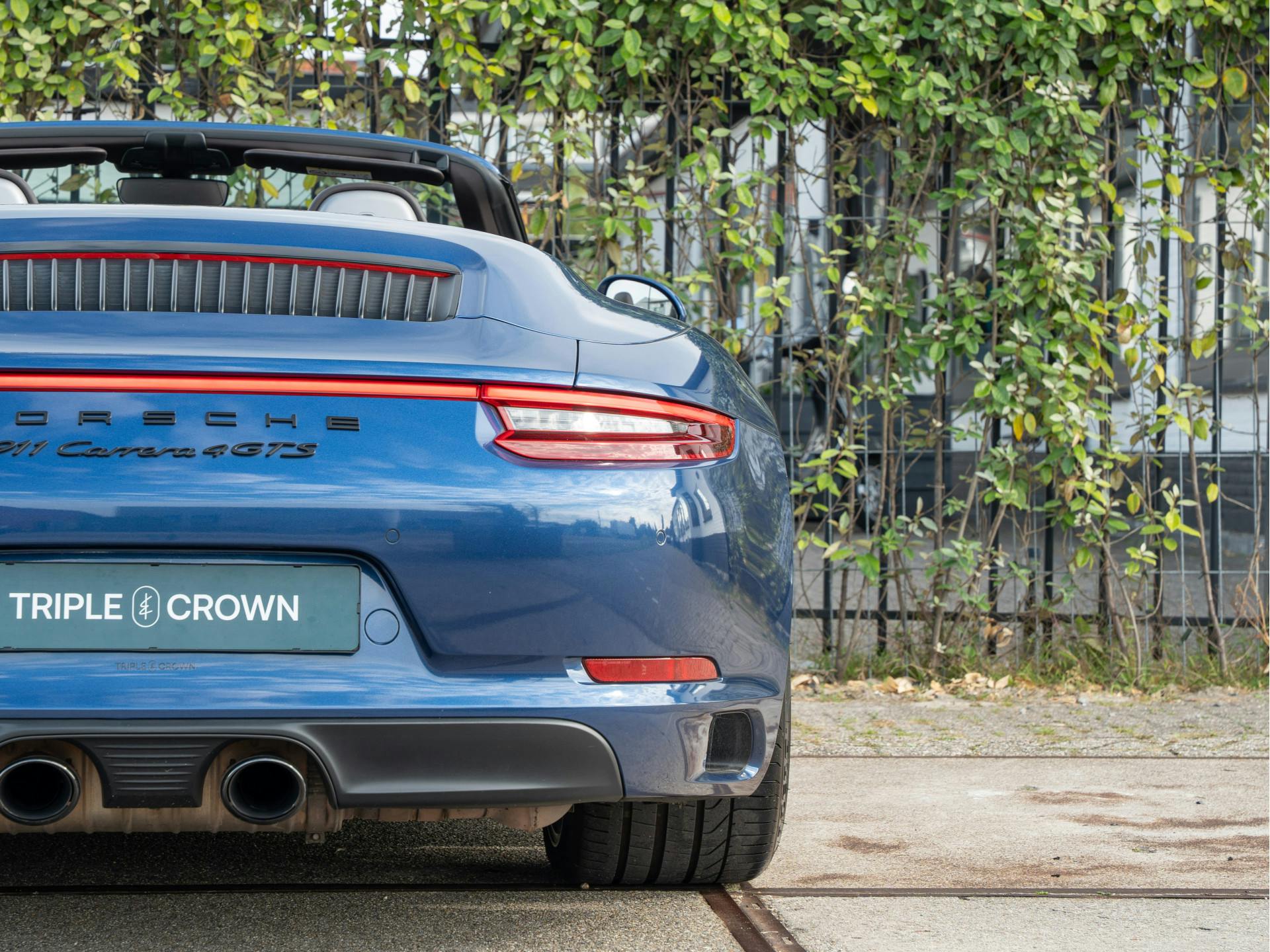 Porsche 911 Cabrio 3.0 Carrera 4 GTS | Blue Metallic Wrap | Bose | Adaptieve Sport-Stoelen